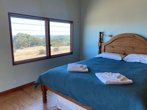 2 bedrooms, bed sheets - "BE" connected together with nature & your group. (Inman Valley)