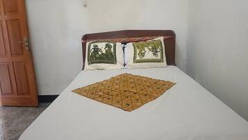 Deluxe Double Room | Desk, free WiFi, bed sheets
