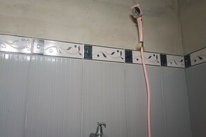 Deluxe Double Room | Bathroom | Shower, towels, soap - OYO 93425 Homestay Anisa (Gerung)