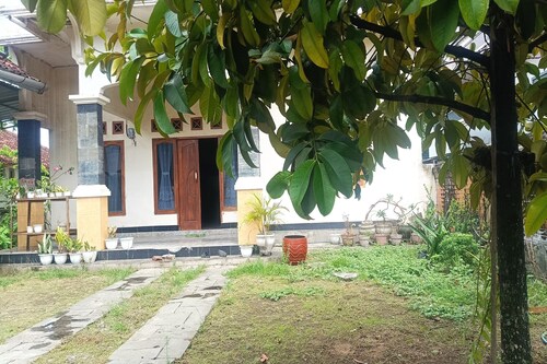 OYO 93425 Homestay Anisa