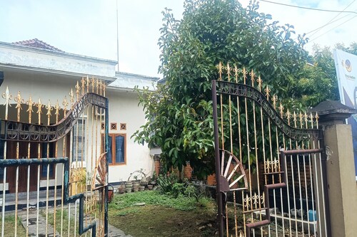 OYO 93425 Homestay Anisa