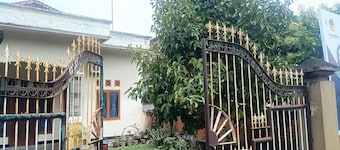 OYO 93425 Homestay Anisa