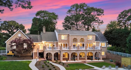Shoreway Cove by AvantStay | Waterfront, Pool, Dock