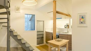 Hytte – basic, 2 soverom | Eget kjøkken | Kjøleskap, mikrobølgeovn, kokeplater og kaffetrakter/tekoker