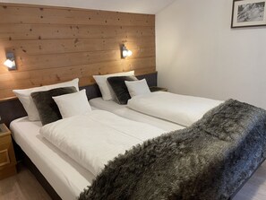 4 quartos, cofres nos quartos, Wi-Fi de cortesia, roupa de cama