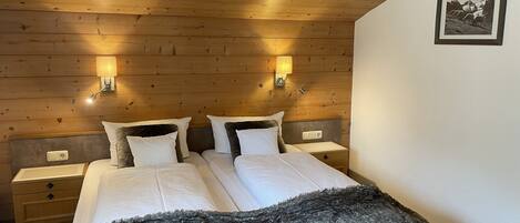 4 bedrooms, in-room safe, free WiFi, bed sheets