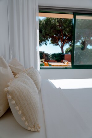 3 bedrooms, desk, iron/ironing board, free WiFi - Marbella retreat: Private Pool & Frontline Golf House  (Marbella)