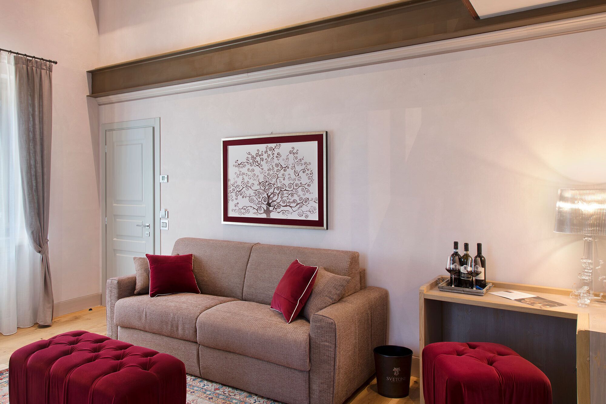 Signature Suite | Living area | Smart TV