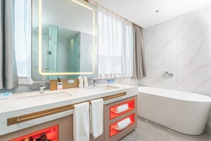 Suite, 1 Bedroom | Bathroom | Shower, hydromassage showerhead, free toiletries, hair dryer - Holiday Inn Express Bazhong Center by IHG (Bazhong)