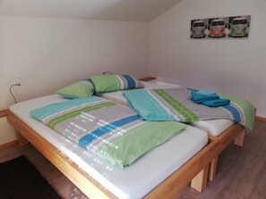 3 bedrooms, internet, bed sheets
