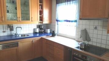 Kühlschrank, Ofen, Herdplatte, Geschirrspüler