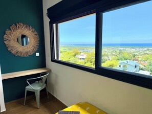 Interior - Vacoa-Villa Salba. Panoramic view., ** Vacoa ** - Villa Salba. Jardin et vue panoramique. (L'Étang-Salé)