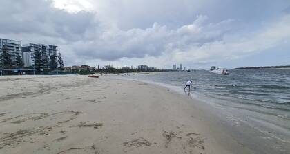 Unwind in Comfort, A Perfect Getaway Awaits Centrally Located Near All Amenities