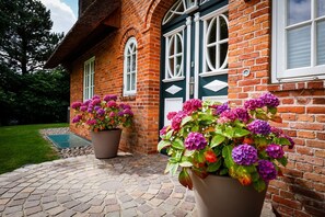 Exterior detail - Keitum Royal - Reetgedeckte Doppelhaushälfte mit Einzelhaus-charakter (Sylt / OT Keitum)
