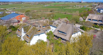 Süderhof 14 - im Südwesten von Keitum Gelegenes Reetgedecktes Haus