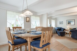 Dining - Huldas Hüs - Südöstliche Haushälfte Eines Historischen Friesenhauses (Sylt / OT Keitum)