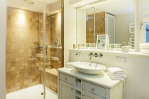 Hair dryer, towels - Bestehorn - Reetgedecktes, Gepflegtes Objekt im Südosten von Keitum (Sylt / OT Keitum)