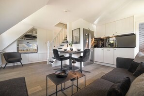 Fernseher, DVD-Player, Stereoanlage