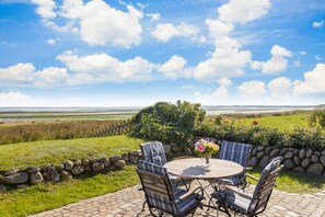 Outdoor dining - Schöne Erdgeschoßwohnung auf Einer Ebene, ca. 130 m² Groß, für bis zu 4 Personen (Sylt / OT Keitum)