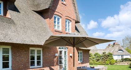 Ebbe und Flut - reetgedecktes Einzelhaus in unmittelbarer Nähe zum Wattenmeer