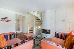 TV, DVD-spiller og stereoanlegg