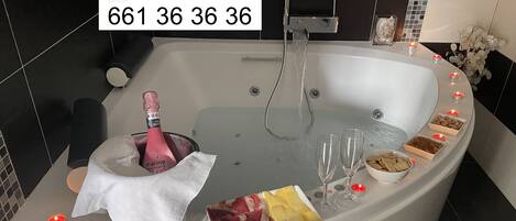 Jetted bath, hair dryer, bidet, towels