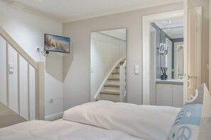 2 bedrooms, iron/ironing board, WiFi (free), bed sheets