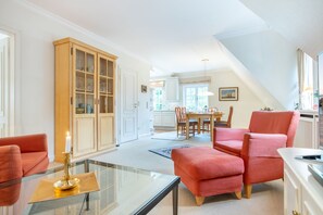 TV, DVD player, stereo - Tüchter - Tolle Ferienwohnung in Südostlage Wenige Gehminuten vom Wattenmeer (Sylt / OT Keitum)