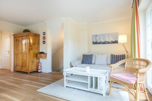 テレビ、DVD プレーヤー、ステレオ