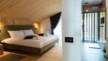 3 bedrooms, soundproofing, WiFi, bed sheets