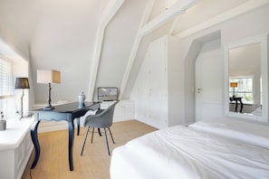 2 bedrooms, iron/ironing board, WiFi (free), bed sheets - Käptn's Hüs - generously proportioned apartment over two levels (Sylt / OT Keitum)