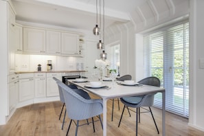 Dining - Käptn's Hüs - generously proportioned apartment over two levels (Sylt / OT Keitum)