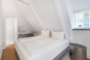2 bedrooms, iron/ironing board, free WiFi, bed sheets - Käptn's Hüs - generously proportioned apartment over two levels (Sylt / OT Keitum)