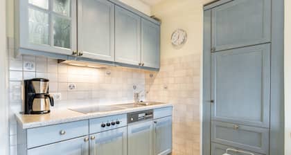 Haus Elbe - Liebevoll Ausgestattete Obergeschoss-wohnung Unter Reet