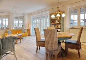 Dining - Großzügige Parterrewohnung in 2. Reihe zum Wattenmeer und Ruhig Gelegen (Sylt / OT Keitum)