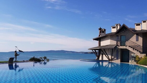 Seasonal outdoor pool, pool umbrellas, sun loungers - Art complex Anel (Sozopol)