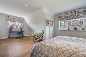 3 habitaciones, escritorio, tabla de planchar con plancha y wifi gratis 
