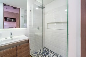 Bruser, hårtørrer, håndklæder