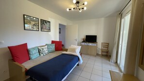 2 bedrooms, bed sheets