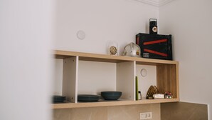 Apartemen Eksekutif | Dapur pribadi | Mesin pembuat kopi/teh, ketel listrik, dan meja makan
