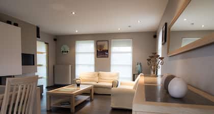 "villa Westhoek", Spacious & Stylish 4 Bedroom Villa for 8 People Near Ypres