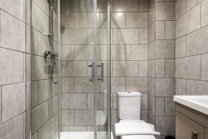 Shower, hair dryer, towels