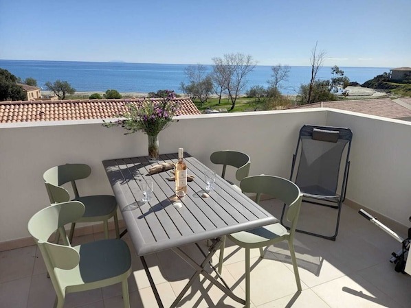 Outdoor dining - S'échapper Pour des Vacances de Rêves (Linguizzetta)