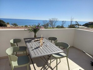 Outdoor dining - S'échapper Pour des Vacances de Rêves (Linguizzetta)