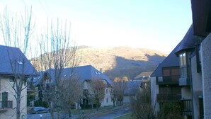 Property grounds - Cozy Studio with Balcony, Gym Access, & Parking - Sleeps 4 (Vignec)