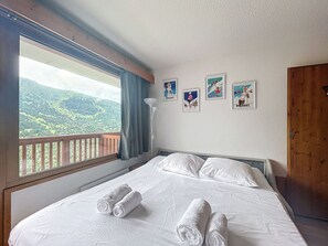 WiFi, bed sheets