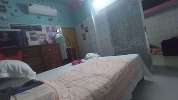 2 bedrooms, desk, iron/ironing board, free WiFi