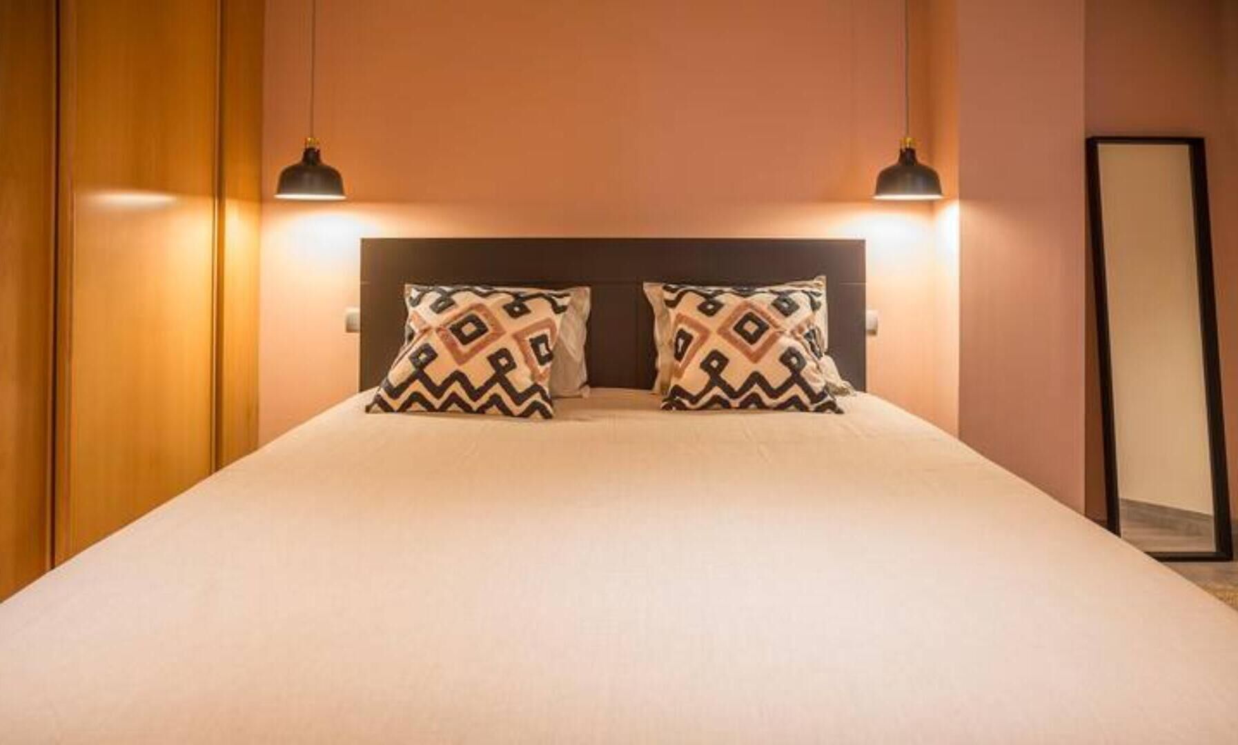 3 dormitorios, tabla de planchar con plancha, wifi gratis y ropa de cama