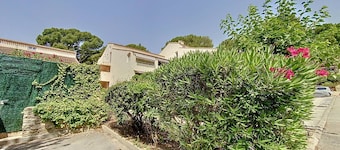 "Cozy Studio by the Sea with Private Parking, Terrace, and Modern Amenities for 2-4 Guests"