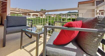 Helles, klimatisiertes Apt mit 2 SZ, Terrasse & nahe am Strand
